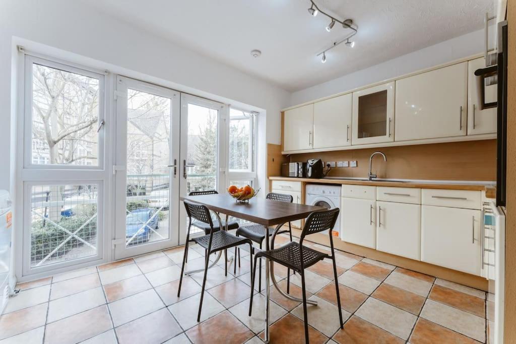 Comfortable Double Room For Your London Getaway Exterior photo